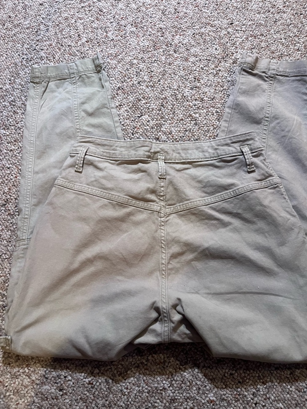 Universal Thread Utility Crop Cargo Pants in Olive Green - Picture 8 of 8